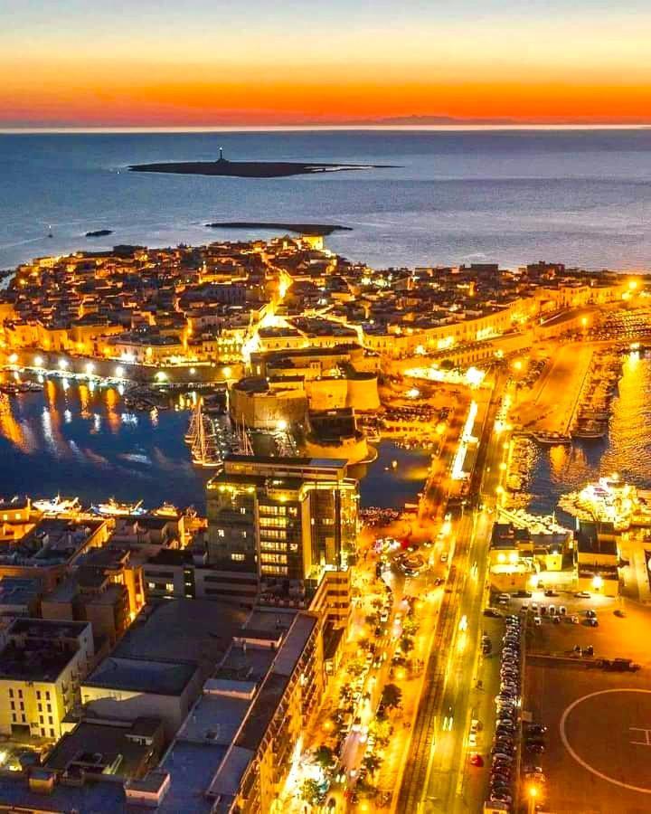 Corte Vico Palmisano Centro Storico غالّيبولي المظهر الخارجي الصورة
