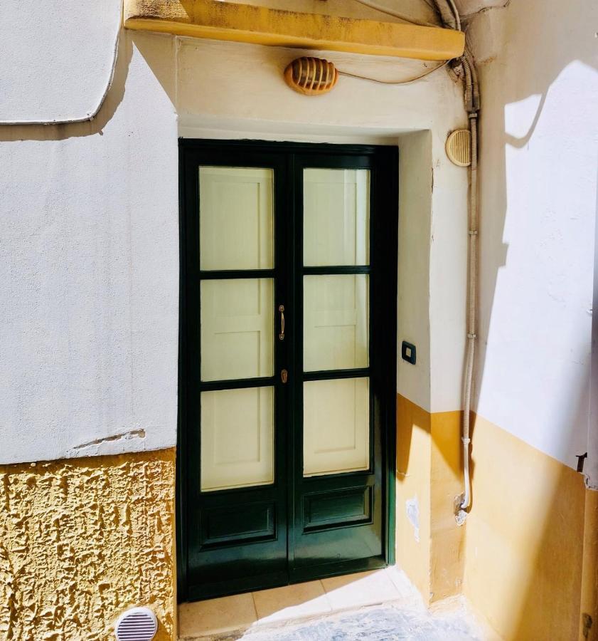 Corte Vico Palmisano Centro Storico غالّيبولي المظهر الخارجي الصورة